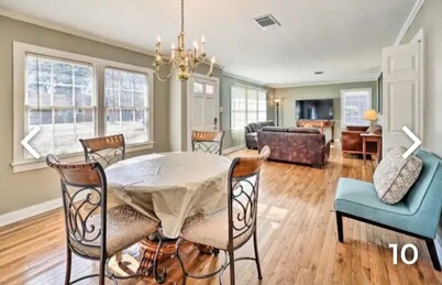 Country-Lux Stay & Play Spacious, Cozy Retreat--Experience True Comfort and Joy