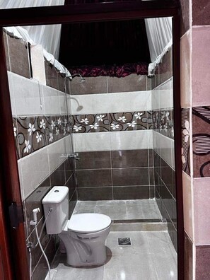 Panoramic-Maisonette, 1 Queen-Bett | Badezimmer