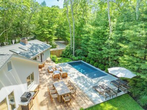 Alberca al aire libre y alberca climatizada