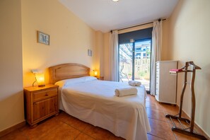 3 室のベッドルーム、アイロン / アイロン台、WiFi (無料)、ベッドシーツ