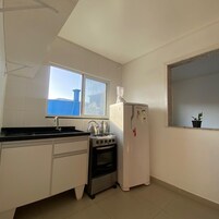 Apartamento panorámico | Cocina privada | Horno, utensilios de cocina y congelador