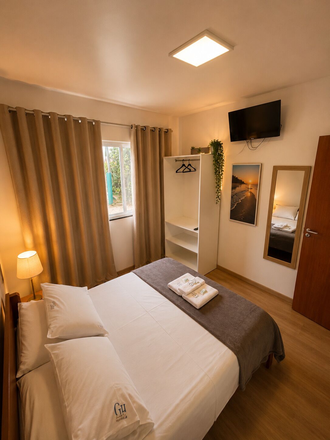 Hypo-allergenic bedding, laptop workspace, free WiFi