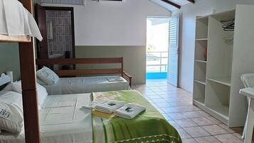 Family Studio Suite | Hypo-allergenic bedding, laptop workspace, free WiFi