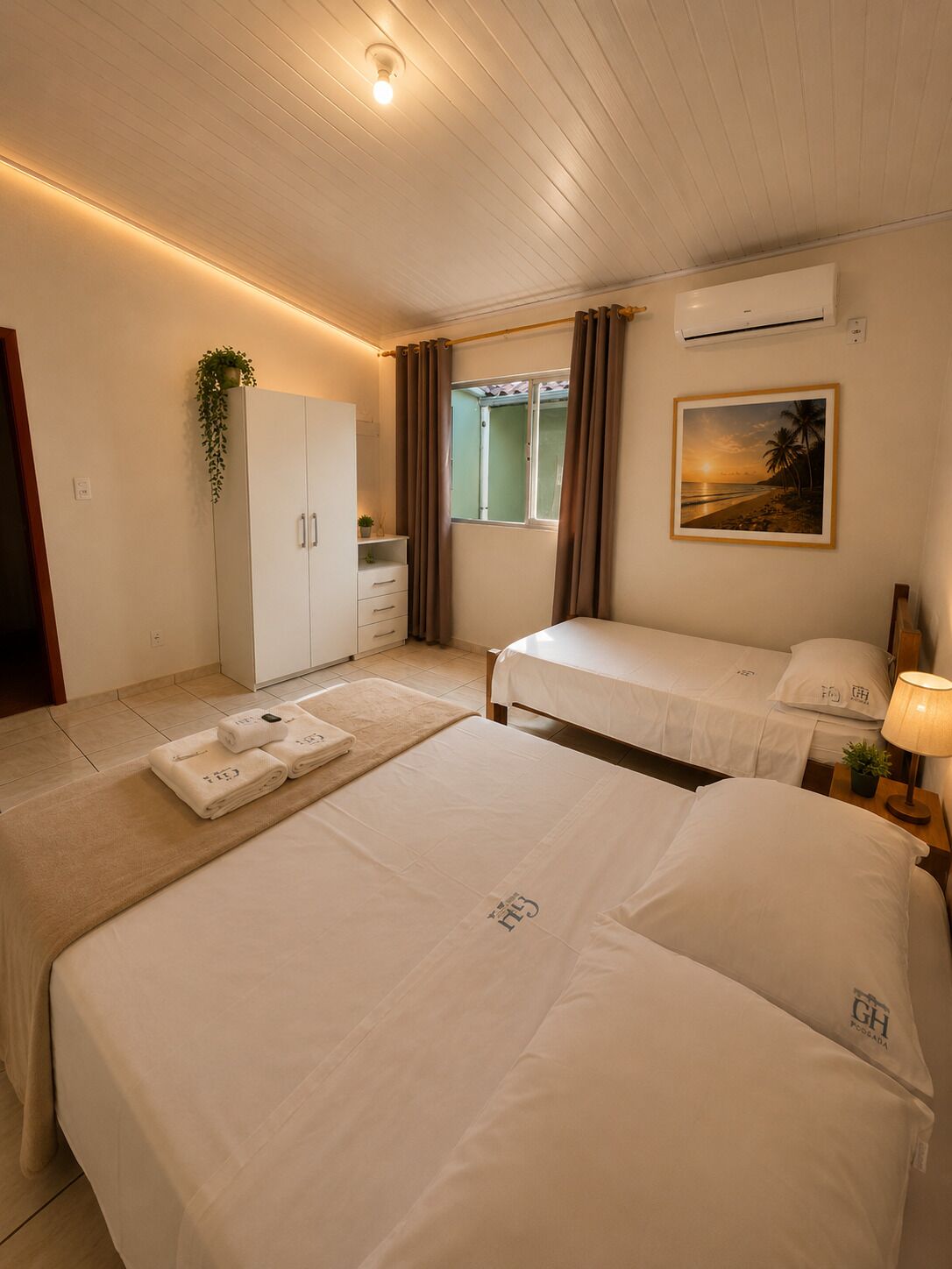 Hypo-allergenic bedding, laptop workspace, free WiFi