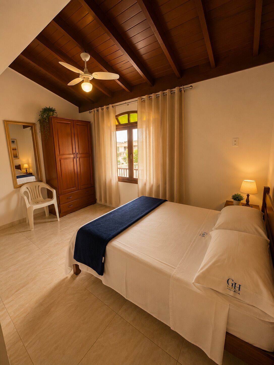 Hypo-allergenic bedding, laptop workspace, free WiFi
