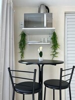 Suite monolocale Basic | Biancheria da letto ipoallergenica, postazione laptop, Wi-Fi gratuito