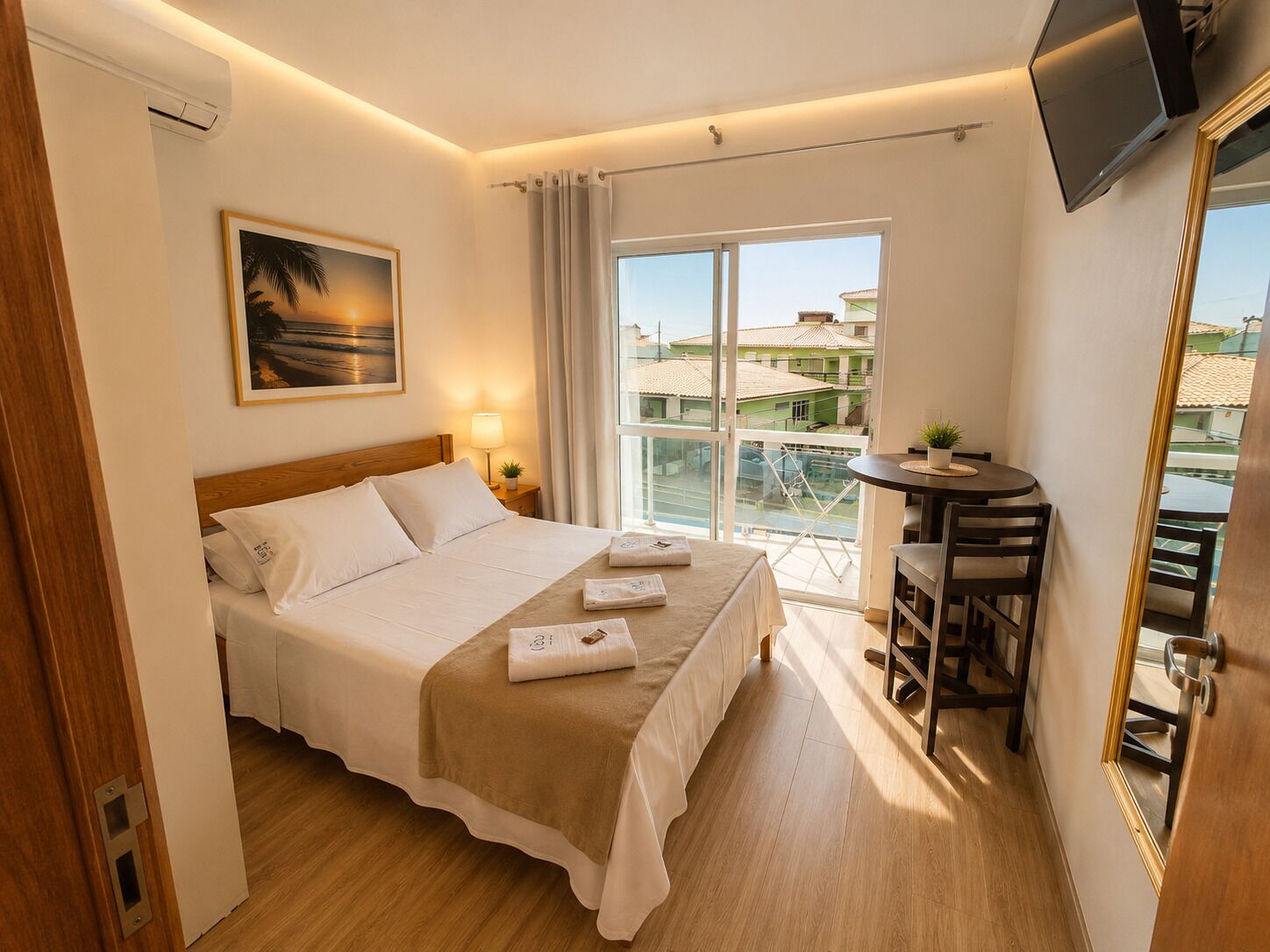 Hypo-allergenic bedding, laptop workspace, free WiFi