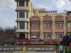 Front of property - Rudraksh Hotel & Restaurant (Kumbhalgarh)