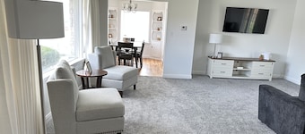 5 Star Home close to Mt America Center & Temple, Perfect Location, Sleeps 10