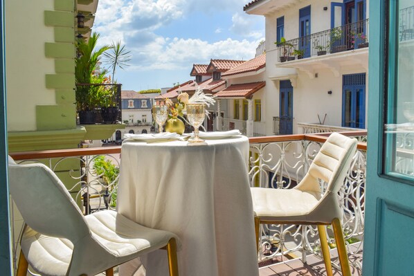 Outdoor dining - Best Location - Unique and Charming Loft (Panama City)