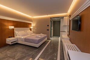 Junior Double Room | Desk, laptop workspace, soundproofing, free WiFi - BARETI BOUTIQUE HOTEL (Kassandra)