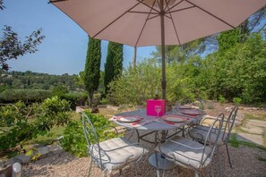 Outdoor dining - Le Mas Bello Visto Douceur de Vivre Entre mer et Verdon (Lorgues)