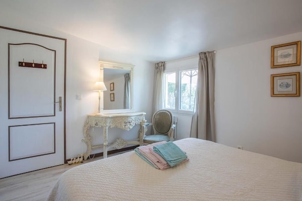 2 Schlafzimmer, Reisekinderbett, kostenloses WLAN, Bettwäsche