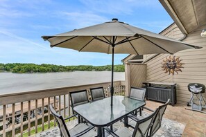 Outdoor dining - Penthouse View - Smith Mountain Lake (Moneta)