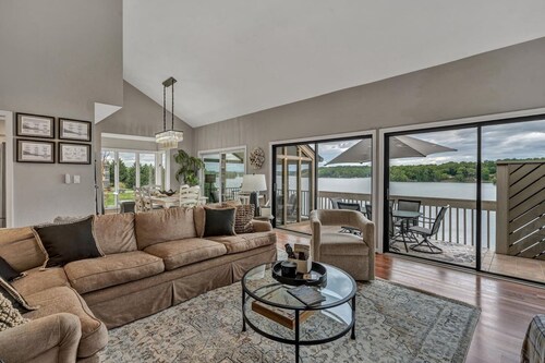 Penthouse View - Smith Mountain Lake