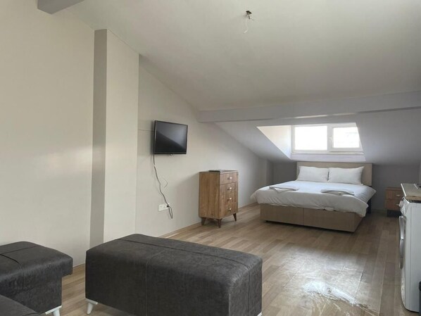 Classic-Loft | Wohnbereich | Fernseher