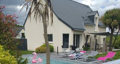 Maison Avec Piscine,au Calme Proche des Commodités et Sites Bretons, Exposée sud