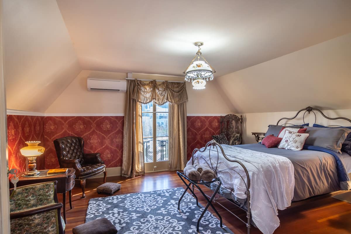 1 bedroom, premium bedding, individually decorated