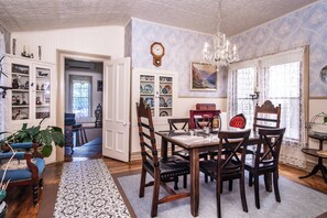 Dining room - Historical John Rast House (Roseburg)
