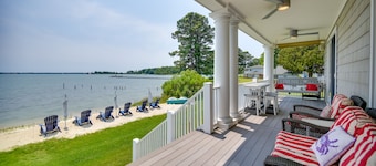 Bayfront White Stone Escape w/ Private Beach!