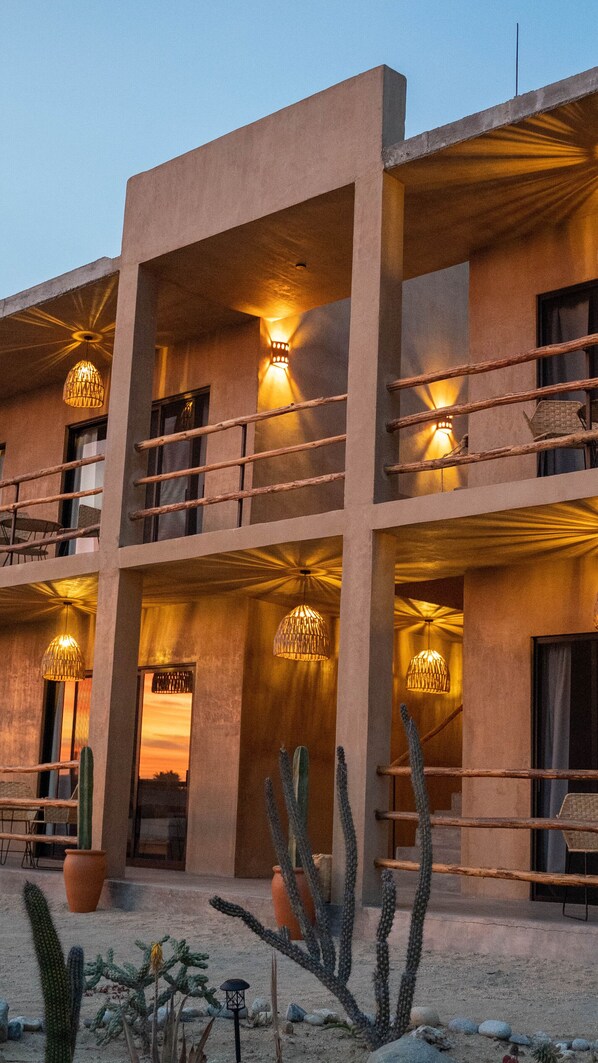 المنشأة من الخارج