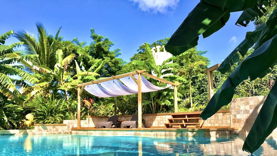 MANURII Boutique Hotel