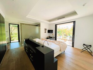 5 bedrooms, iron/ironing board, travel cot, WiFi