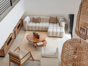 テレビ、卓球台