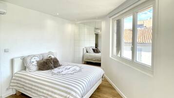 2 habitaciones, escritorio, tabla de planchar con plancha y wifi