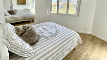 2 Schlafzimmer, Schreibtisch, Bügeleisen/Bügelbrett, WLAN