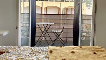 2 Schlafzimmer, Schreibtisch, Bügeleisen/Bügelbrett, WLAN