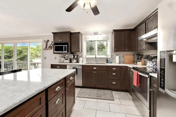 Frigorífic, microones, forn i placa de cuina