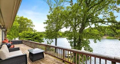 Bella Vista Lake House, MTB Trail Access, Golf, close to downtown Bentonville