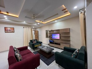 Deluxe Apartment | Living room | LCD TV - Aimpire Hotel (Rawalpindi)