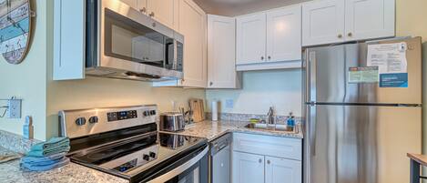 雪櫃、微波爐、焗爐、爐具