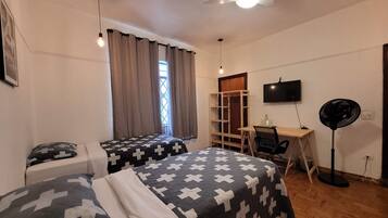 Quarto triplo | Ferros/tábuas de passar roupa, Wi-Fi de cortesia, roupa de cama