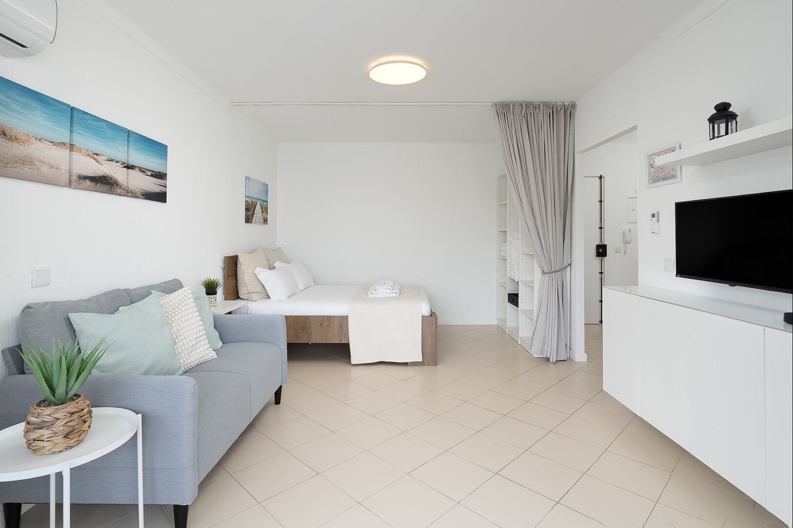 Silitysrauta/-lauta, ilmainen Wi-Fi, vuodevaatteet