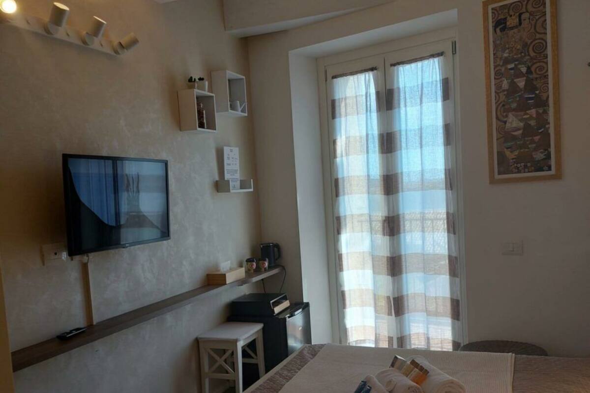 In-room safe, desk, WiFi (free), bed sheets