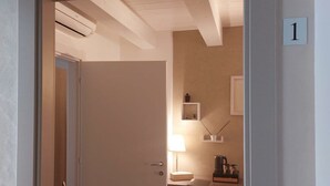 Coffre-fort, bureau, accès au Wi-Fi (inclus), literie fournie