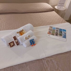 In-room safe, desk, free WiFi, bed sheets - AURUM (Loreto)