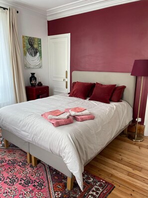 4 slaapkamers, een strijkplank/strijkijzer, gratis wifi, beddengoed