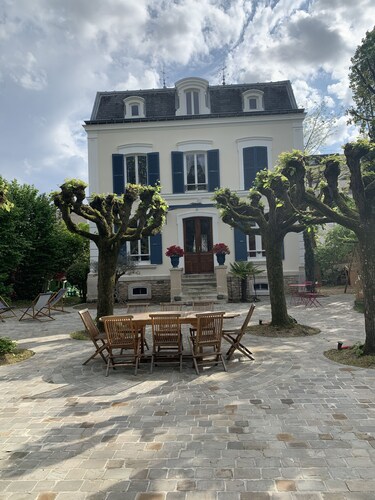 Proche Paris, magnifique Hôtel Particulier de 250 m2 et Parc paysagé de 1500 m2