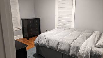 2 bedrooms, desk, iron/ironing board, travel crib