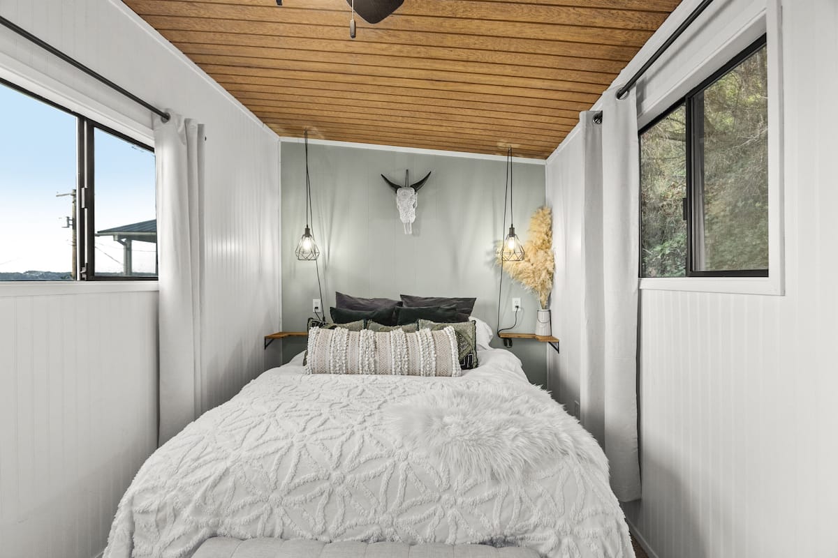 Classic Room | Iron/ironing board, free WiFi