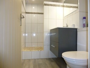 Shower, hair dryer, towels, toilet paper - Appart. 2 Pers. Le Calme au Coeur des Oliviers (Alleins)