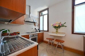 Køleskab, mikrobølgeovn, ovn, opvaskemaskine