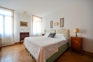 2 makuuhuonetta, silitysrauta/-lauta, ilmainen Wi-Fi, vuodevaatteet