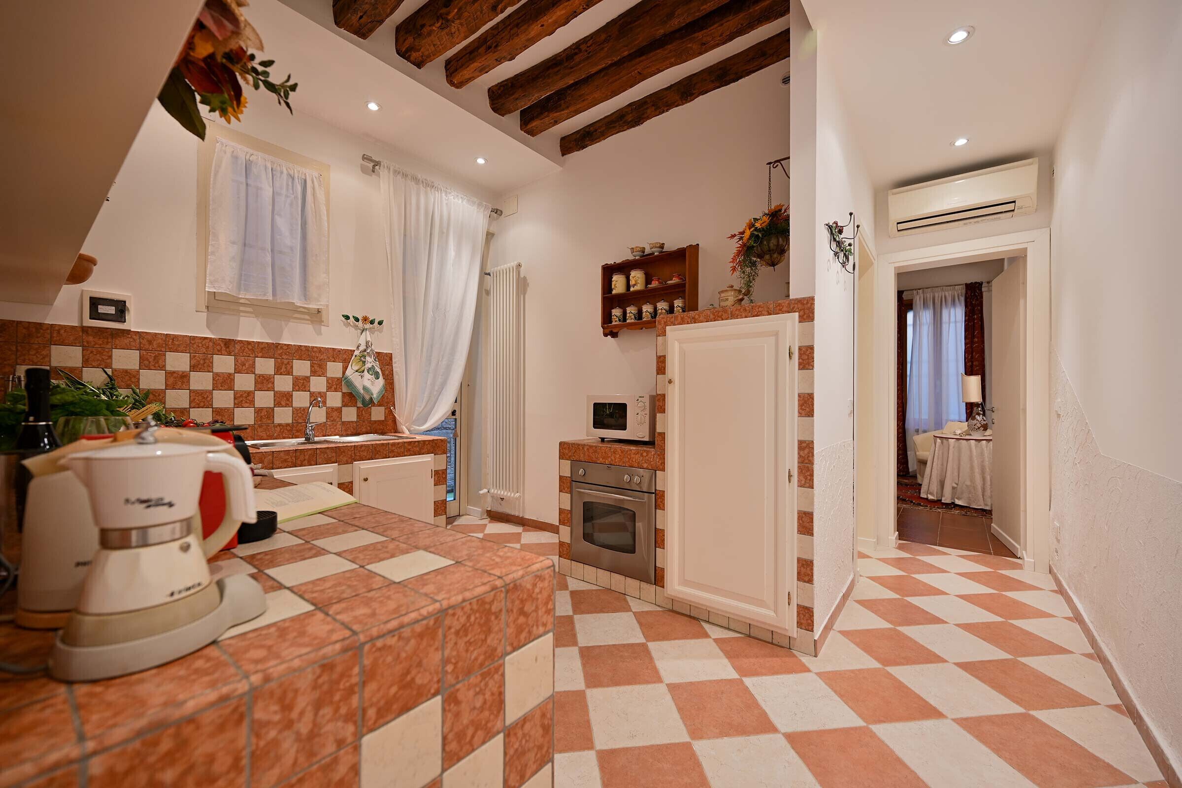 Fridge, microwave, oven, coffee/tea maker