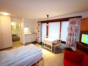 1 bedroom, free internet