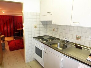 Kühlschrank, Kochgeschirr/Geschirr/Besteck